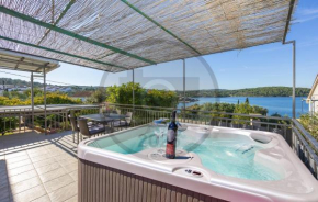 Cozy Apartment In Necujam With House Sea View